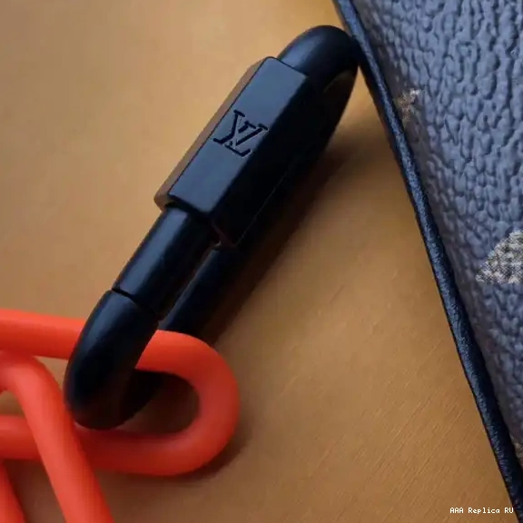 Aaa replica bags VUITTON POUCH LOUIS KEY 0526